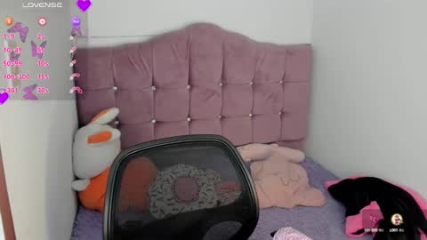 Snapshot of julieta_star69 chatting on 10/17/25, 11:35 julieta_star69 online show from 10/17/25, 11:35