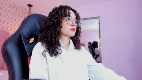 Snapshot of julieta_windsor chatting on 06/20/26, 12:19 JULIETA online show from 06/20/26, 12:19