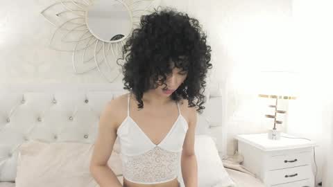julietta    online show from 04/05/26, 12:13