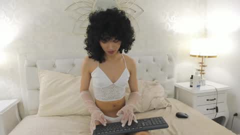 julietta    online show from 05/02/26, 12:54