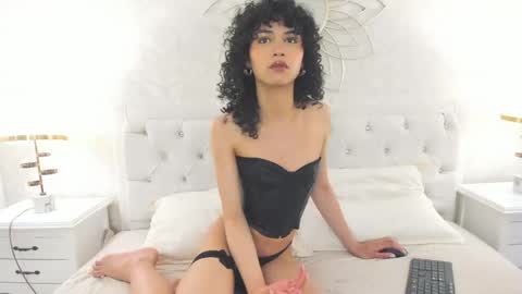 julietta    online show from 05/04/26, 12:34