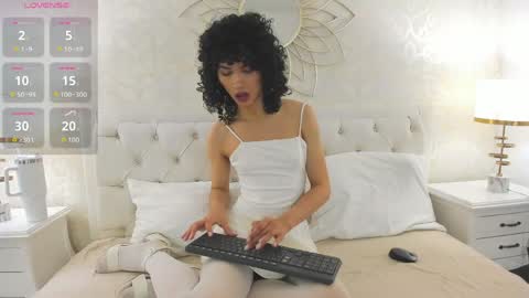 julietta    online show from 05/14/26, 12:45