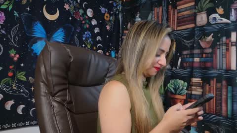 Snapshot of julietta__jackson chatting on 12/12/24, 04:43 Julietta Jackson online show from 12/12/24, 04:43