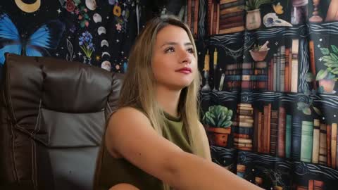 Snapshot of julietta__jackson chatting on 12/12/24, 07:48 Julietta Jackson online show from 12/12/24, 07:48