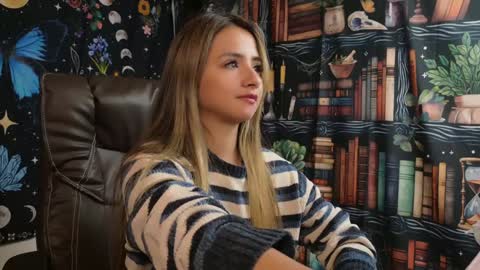 Snapshot of julietta__jackson chatting on 12/13/24, 12:20 Julietta Jackson online show from 12/13/24, 12:20