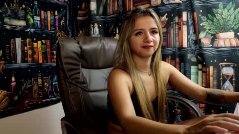 Snapshot of julietta__jackson chatting on 12/21/24, 10:40 Julietta Jackson online show from 12/21/24, 10:40