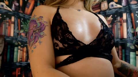 Snapshot of julietta__jackson chatting on 01/30/25, 01:55 Julietta Jackson online show from 01/30/25, 01:55