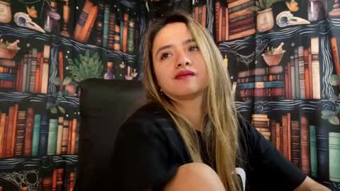 Snapshot of julietta__jackson chatting on 02/14/25, 09:10 Julietta Jackson online show from 02/14/25, 09:10