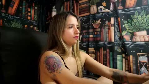 Snapshot of julietta__jackson chatting on 02/18/25, 08:47 Julietta Jackson online show from 02/18/25, 08:47