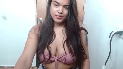 Snapshot of julietta_l chatting on 01/31/25, 04:27 Juli online show from 01/31/25, 04:27