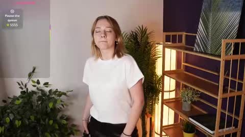 Snapshot of juliettakaniecki chatting on 09/17/25, 03:08 Mia online show from 09/17/25, 03:08