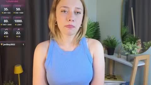 Snapshot of juliettakaniecki chatting on 10/12/25, 03:05 Mia online show from 10/12/25, 03:05