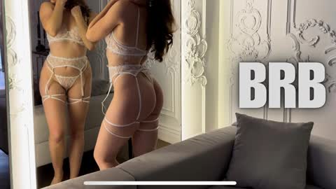 Snapshot of juliette_junson chatting on 01/15/25, 06:40 Julie online show from 01/15/25, 06:40