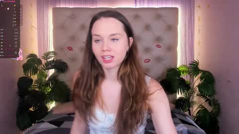 Snapshot of juliette_junson chatting on 03/06/25, 08:30 Julie online show from 03/06/25, 08:30