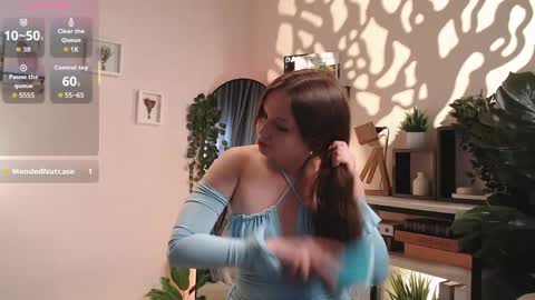 Snapshot of juliette_junson chatting on 05/12/26, 12:35 Julie online show from 05/12/26, 12:35