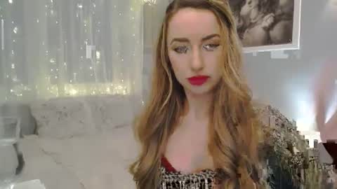 Snapshot of juliettesensual chatting on 01/12/25, 09:29 JulietteSensual online show from 01/12/25, 09:29