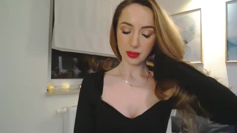 Snapshot of juliettesensual chatting on 02/18/25, 07:09 JulietteSensual online show from 02/18/25, 07:09