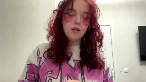 Snapshot of juliettesimich chatting on 05/31/26, 12:01 Lily online show from 05/31/26, 12:01