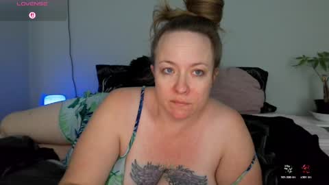 Snapshot of julimonroe chatting on 04/18/26, 05:00 Juli Monroe online show from 04/18/26, 05:00