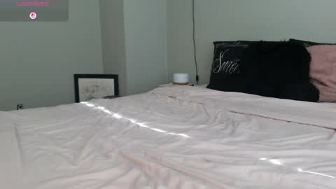 Snapshot of julimonroe chatting on 04/20/26, 02:31 Juli Monroe online show from 04/20/26, 02:31