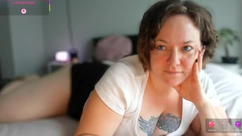 Snapshot of julimonroe chatting on 05/06/26, 02:55 Juli Monroe online show from 05/06/26, 02:55