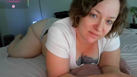 Snapshot of julimonroe chatting on 05/07/26, 04:51 Juli Monroe online show from 05/07/26, 04:51