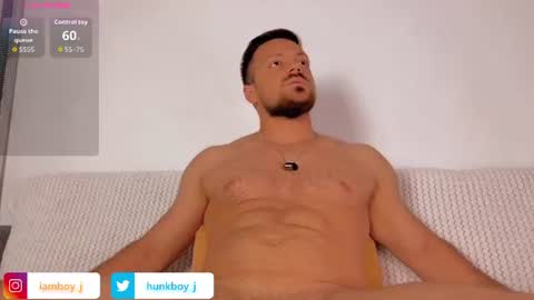 Snapshot of julio_fitxxx chatting on 06/19/26, 05:50 Ask me online show from 06/19/26, 05:50