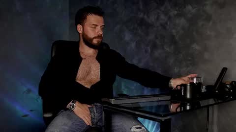 JULiUS   online show from 11/04/25, 07:02