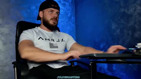 JULiUS   online show from 01/12/26, 08:58