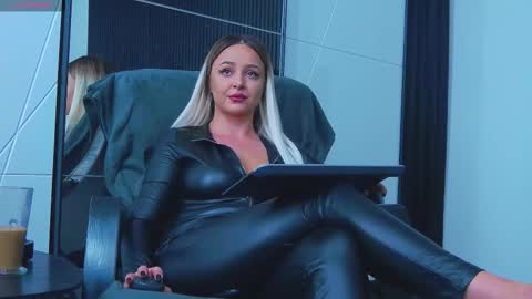 Julia online show from 10/18/25, 09:21