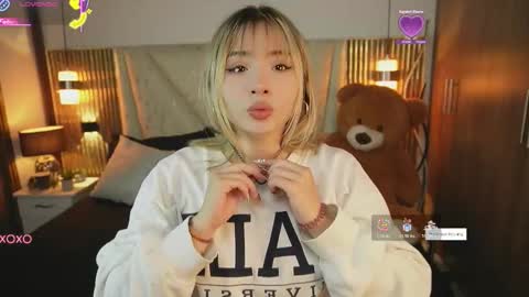 jullianapriv_ online show from 02/04/26, 02:23