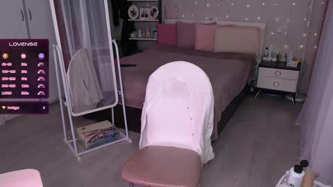 Snapshot of julvilnet chatting on 11/05/25, 05:46 Julia online show from 11/05/25, 05:46