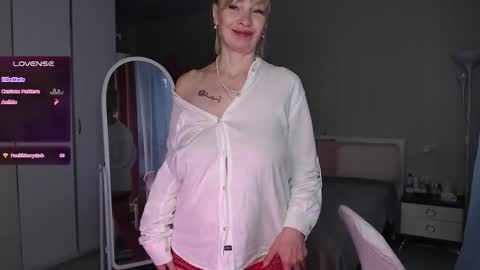 Snapshot of julvilnet chatting on 11/06/25, 05:52 Julia online show from 11/06/25, 05:52