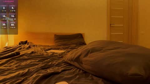 Hloya online show from 02/19/26, 07:43