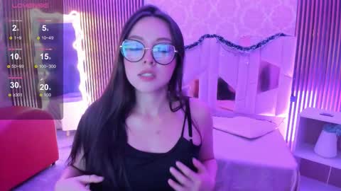 Snapshot of junelle_tay chatting on 12/14/25, 07:29 JUNELLE online show from 12/14/25, 07:29