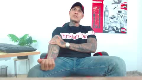 Snapshot of juniior_333 chatting on 11/25/25, 09:37 juniior_333 online show from 11/25/25, 09:37