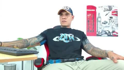 Snapshot of juniior_333 chatting on 11/26/25, 08:32 juniior_333 online show from 11/26/25, 08:32