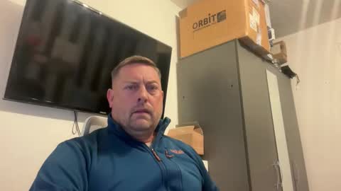 Snapshot of junky345 chatting on 10/24/25, 02:35 Junky online show from 10/24/25, 02:35