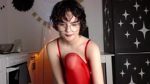 Snapshot of junnewers chatting on 12/21/25, 05:20 JunneWers online show from 12/21/25, 05:20