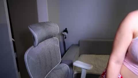 Snapshot of just_emmy chatting on 11/16/25, 05:24 just call me Emmy online show from 11/16/25, 05:24