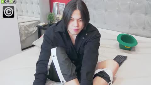 just_gay_ online show from 02/04/25, 04:18