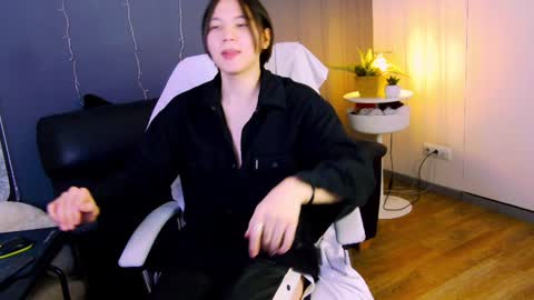 just_gay_ online show from 02/05/25, 07:20