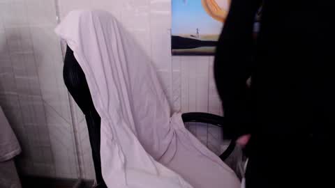 just_gay_ online show from 02/06/25, 01:43