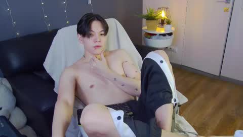 just_gay_ online show from 02/09/25, 01:14