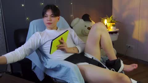 just_gay_ online show from 02/14/25, 09:21