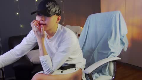 just_gay_ online show from 02/15/25, 01:21