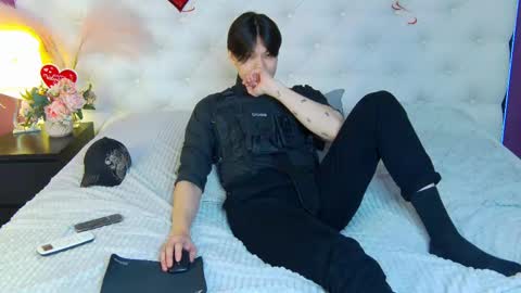 just_gay_ online show from 02/18/25, 05:21