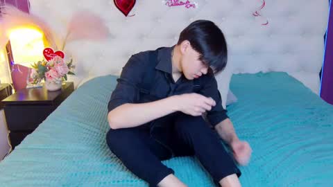 just_gay_ online show from 02/19/25, 01:28