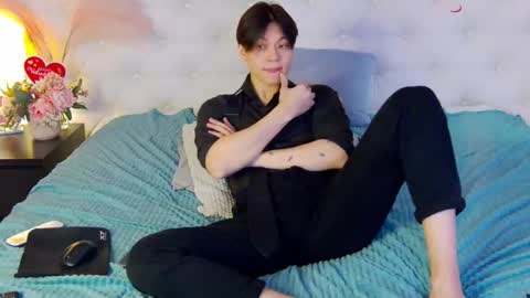 just_gay_ online show from 02/19/25, 04:33