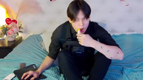 just_gay_ online show from 02/19/25, 07:38